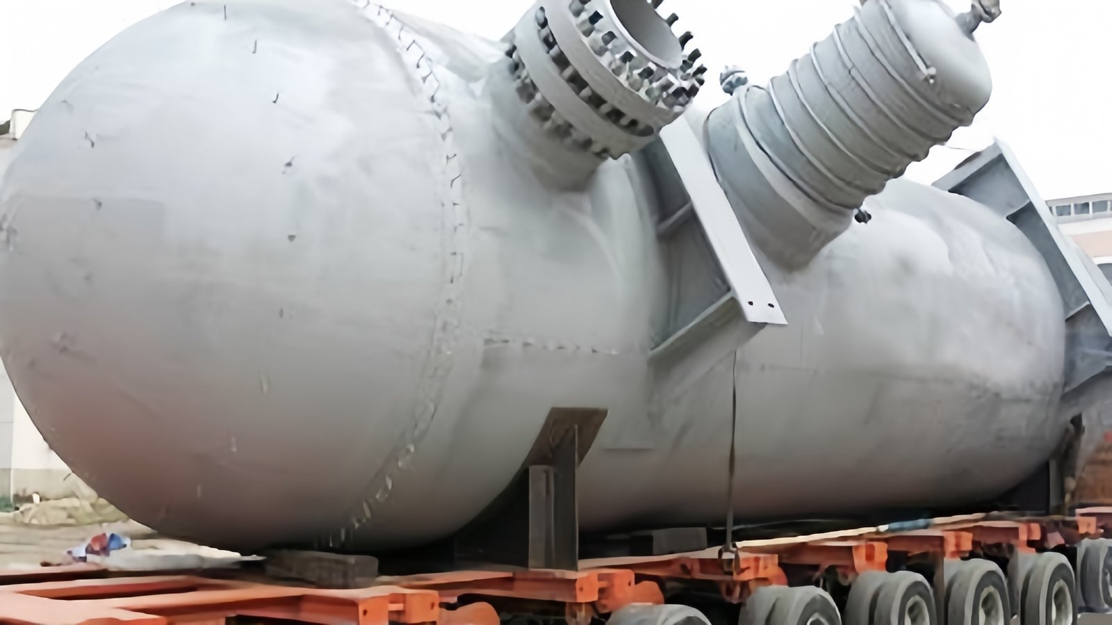 Cold high-pressure separator for gas-liquid separation applications