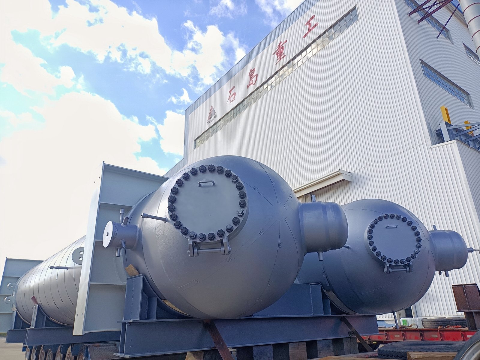 Industrial heat exchanger for process gas and chemical applications