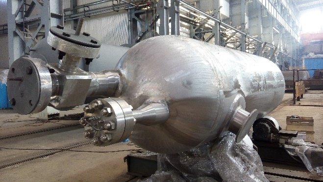 High-pressure liquid oxygen storage tank for industrial and aerospace applications