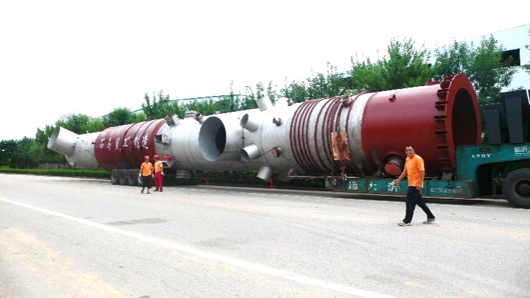 Urea scrubber column for fertilizer and chemical plant applications