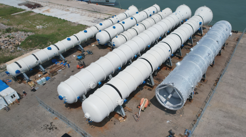 Large fractionation column shipment from China to Europe by Weihai Shidao Heavy Industry