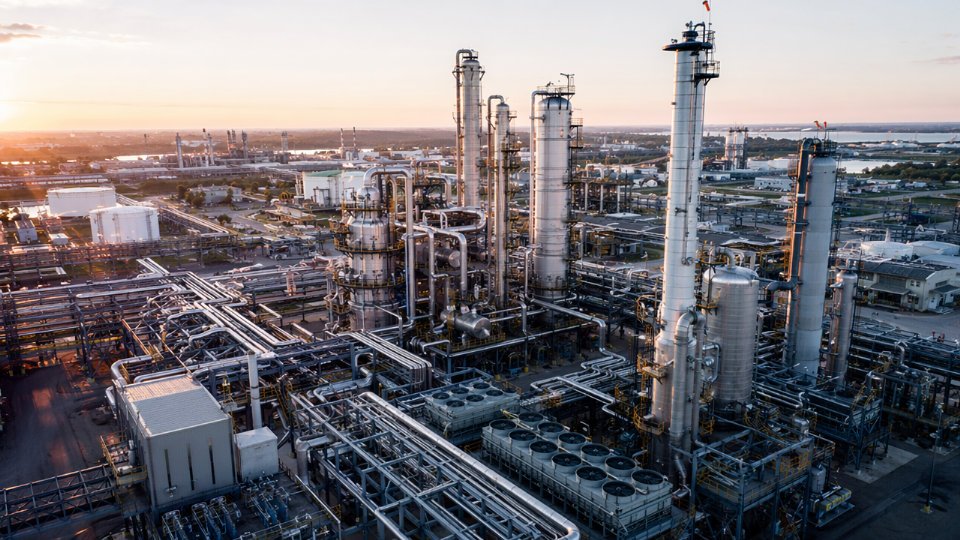 Aerial view of a propane dehydrogenation plant showing reactor vessels, distillation columns, and interconnecting high-temperature piping